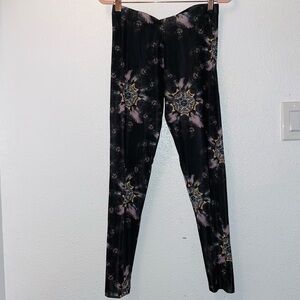 Black and Purple Wolf Print Leggings